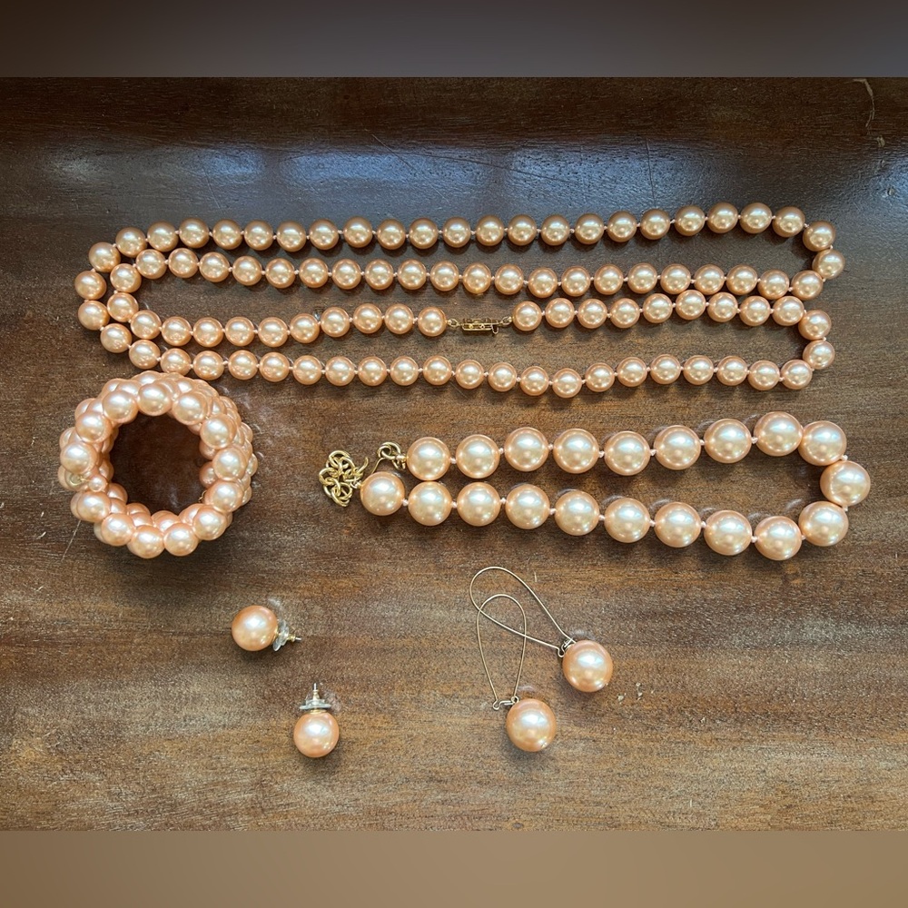 Vintage set of Monet chunky faux pearls in a lovely peach color